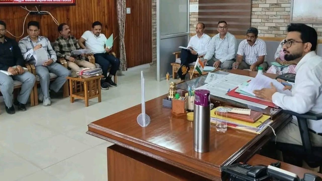 हमीरपुर में खाद्यान्न गुणवत्ता जांच पर जोर, अधिकारियों को दिए निर्देश