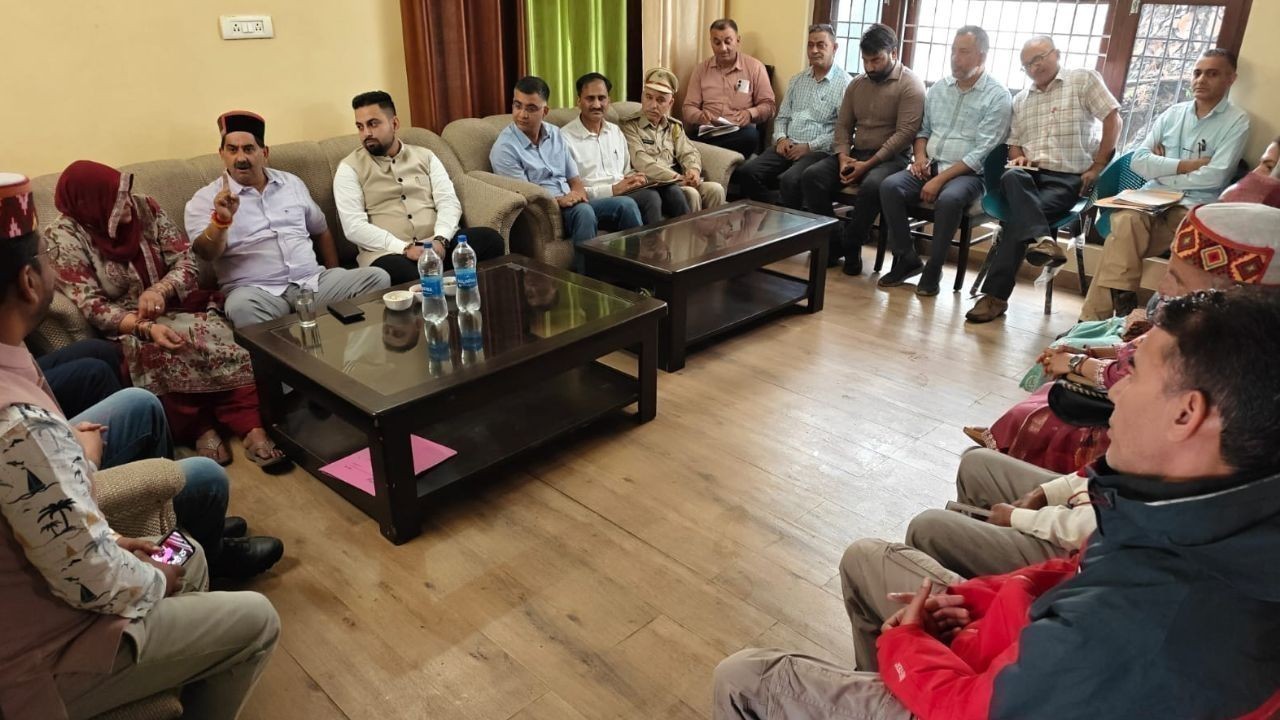 मौसम अनुकूल रहा तो जल्द शुरू होगी डल लेक में आरती: केवल पठानिया
