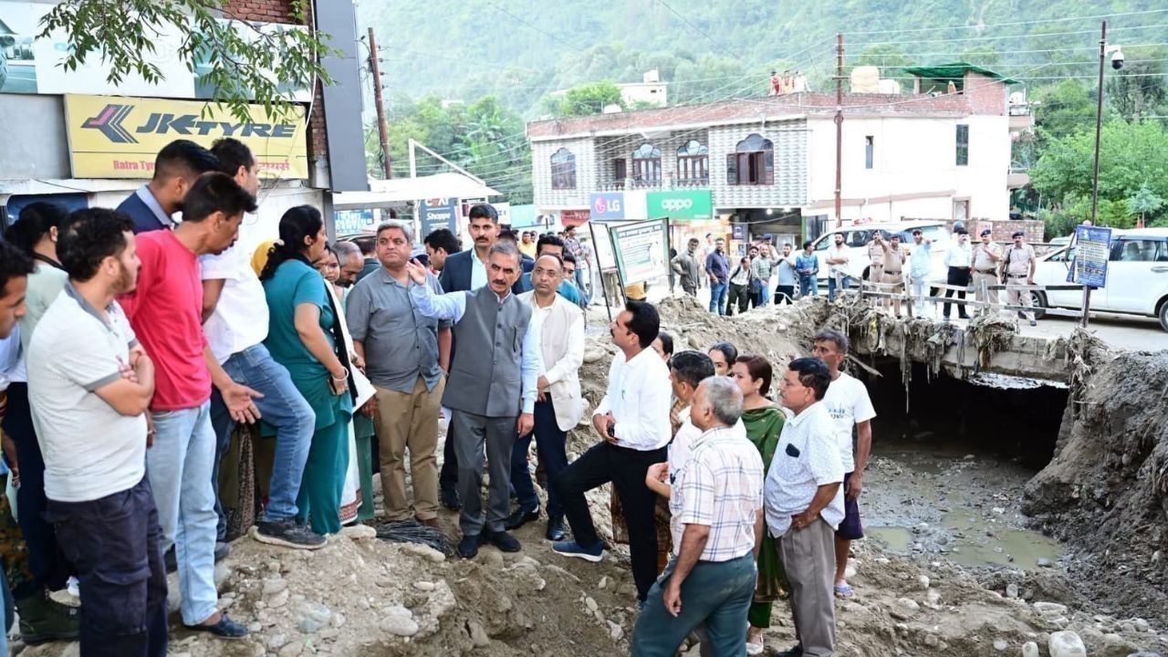 मुख्यमंत्री सुक्खू ने चम्बा के राणा मोहल्ले में बारिश नुकसान का जायजा लिया