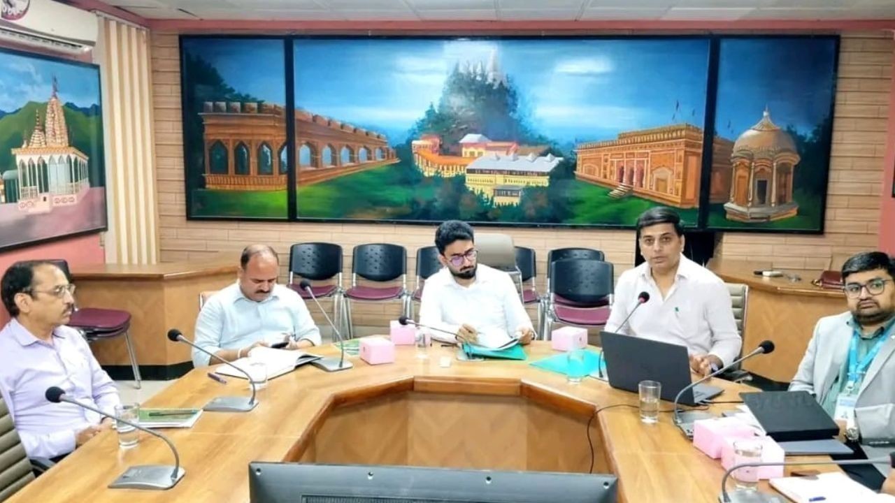 हमीरपुर को टीबी मुक्त बनाने के लिए मरीजों की निगरानी के निर्देश