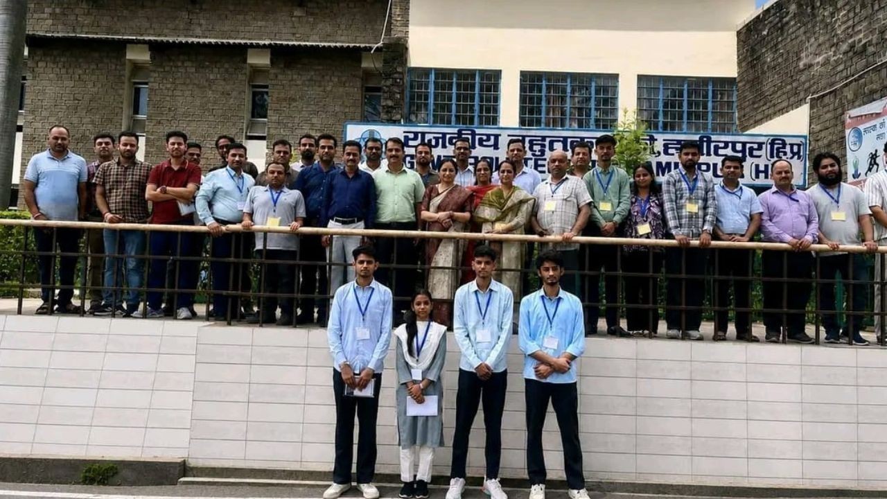हमीरपुर में शिक्षकों को दिया जा रहा साइबर सुरक्षा का प्रशिक्षण