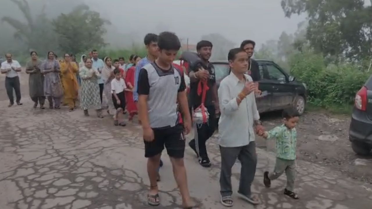 रामशहर में 15 वर्षीय कांवड़िये का भव्य स्वागत, 290 किमी पैदल चला