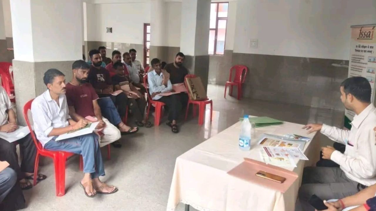 दियोटसिद्ध में खाद्य कारोबारियों को स्वच्छता के सख्त निर्देश
