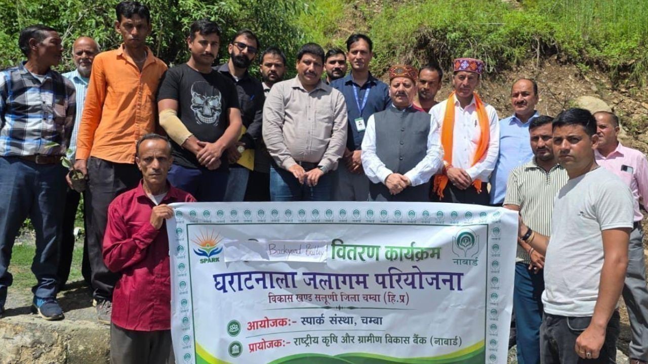सलूणी में किसानों को मिला रोजगार का सहारा, बांटे गए पोल्ट्री चूजे