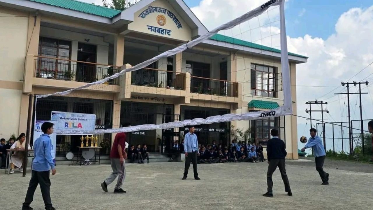 नवबहार में वॉलीबॉल प्रतियोगिता, युवाओं ने खेल प्रतिभा का किया प्रदर्शन