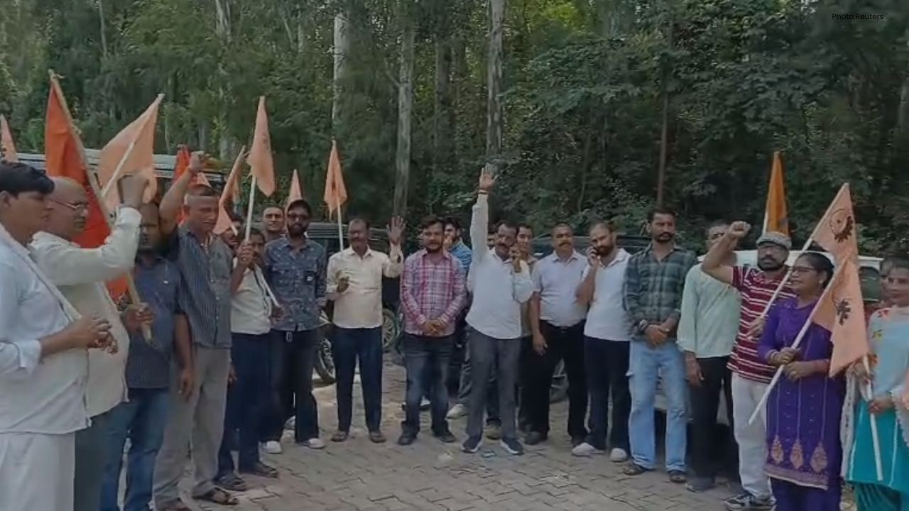बद्दी में मजदूरों का प्रदर्शन, मांगों को लेकर पीएम के नाम ज्ञापन