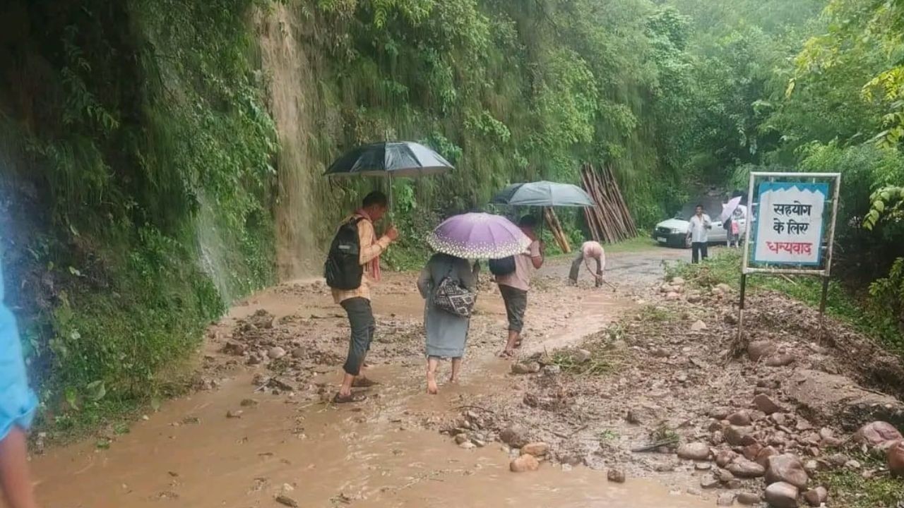 भारी बारिश के बाद हमीरपुर में सड़कें बहाल, 29.22 करोड़ का नुकसान