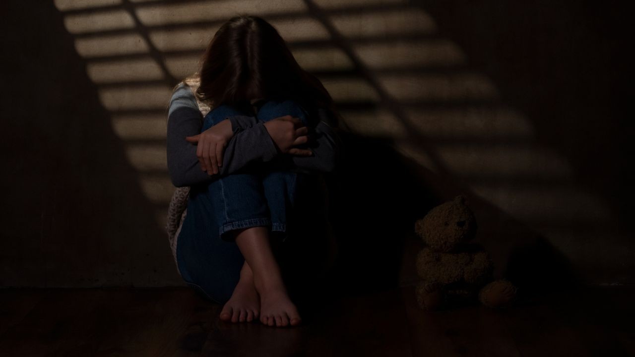 बिलासपुर में घास काटने गई महिला से अश्लील इशारों और गाली-गलौच का आरोप