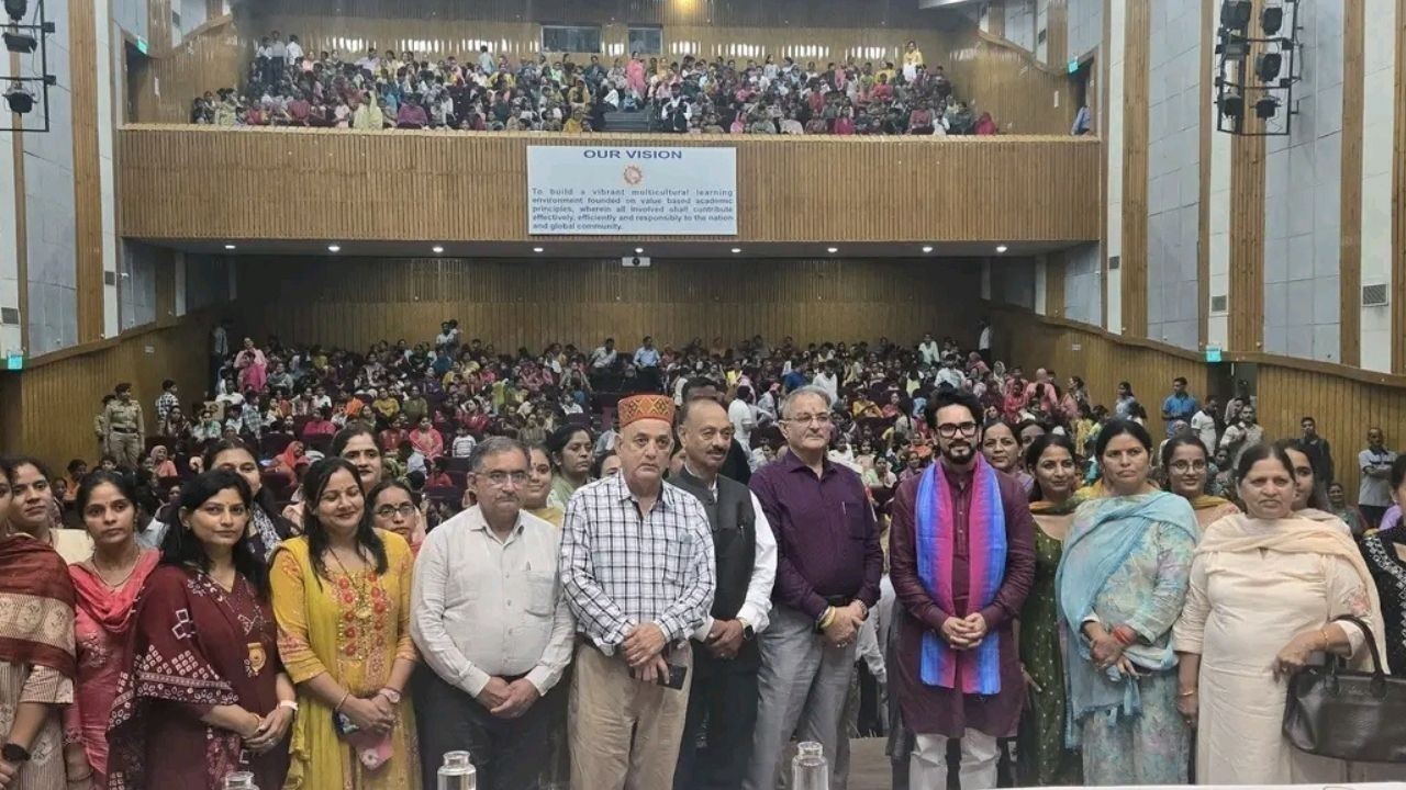 पांच साल में 12 हजार बच्चों तक पहुंचा ‘एक से श्रेष्ठ’, अनुराग ने गिनाईं उपलब्धियां