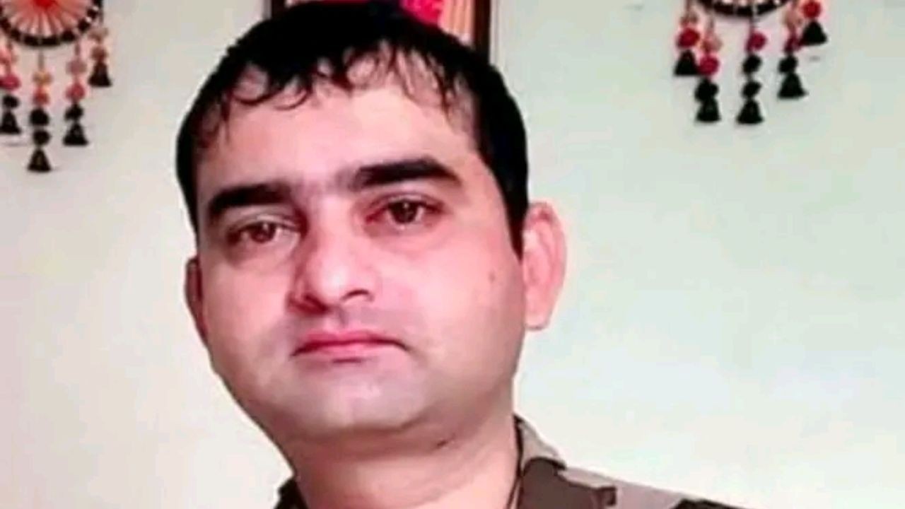 कांगड़ा के 36 वर्षीय CISF जवान राहुल रंधावा का दिल्ली में निधन, पत्नी ने अर्थी को कंधा देकर दी अंतिम विदाई