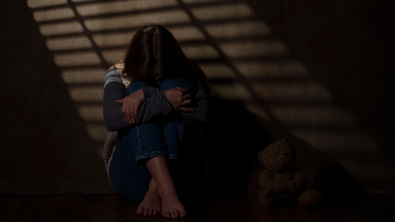 कुल्लू में टैक्सी चालक पर युवती से छेड़छाड़ और मारपीट का आरोप