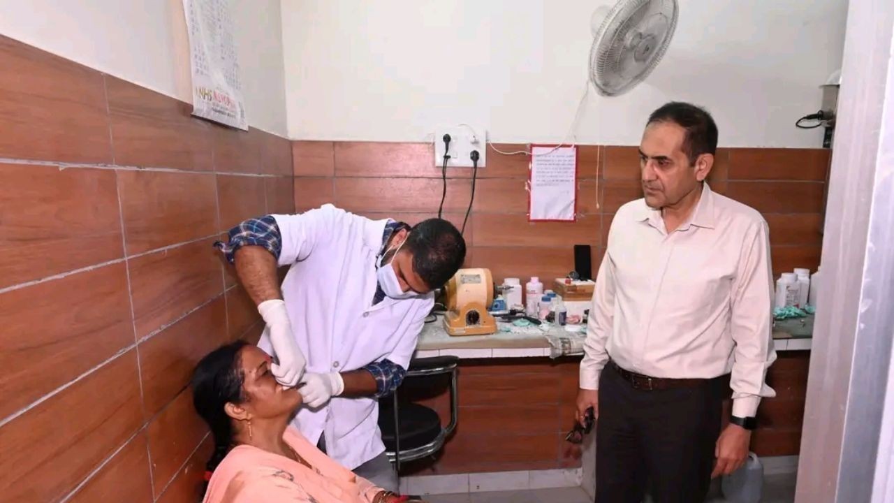 हमीरपुर ECHS पॉलीक्लीनिक में पूर्व सैनिकों को मिल रहीं कई सुविधाएं, 10 लाख से बना फिजियोथेरेपी सेंटर
