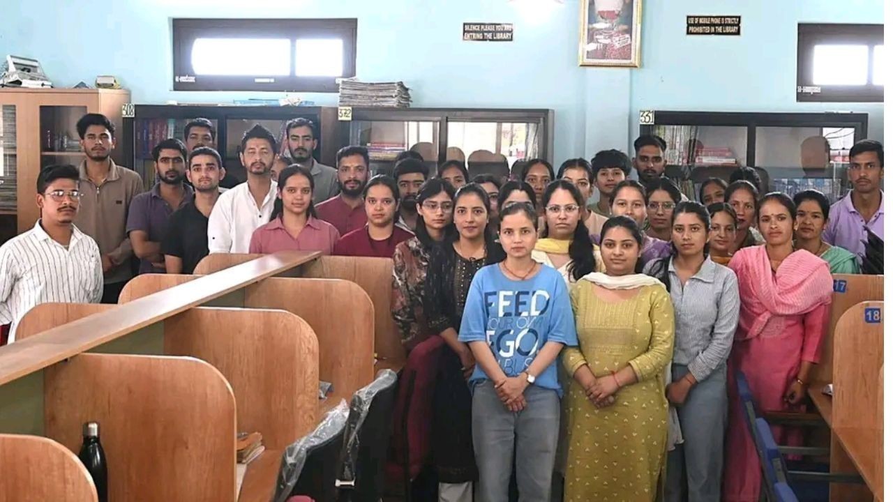 डलाह का ‘अपना पुस्तकालय’ बना ग्रामीण छात्रों की सफलता का केंद्र, रोज 50 से 60 विद्यार्थी कर रहे पढ़ाई