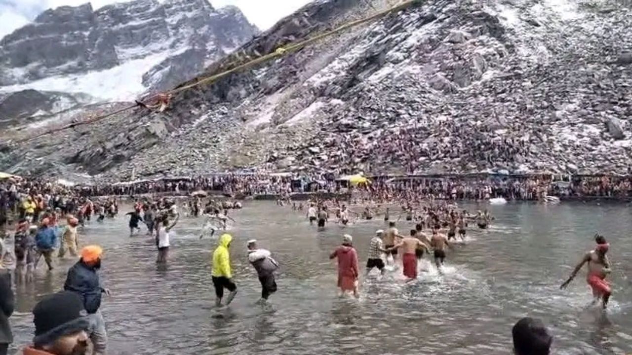 मणिमहेश डल झील में डल तोड़ने की परंपरा पूरी, राधाष्टमी स्नान शुरू