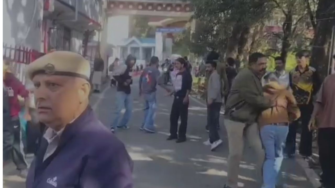 HPU में सुबह-सवेरे ABVP-SFI कार्यकर्ताओं में झड़प, 2 छात्र घायल