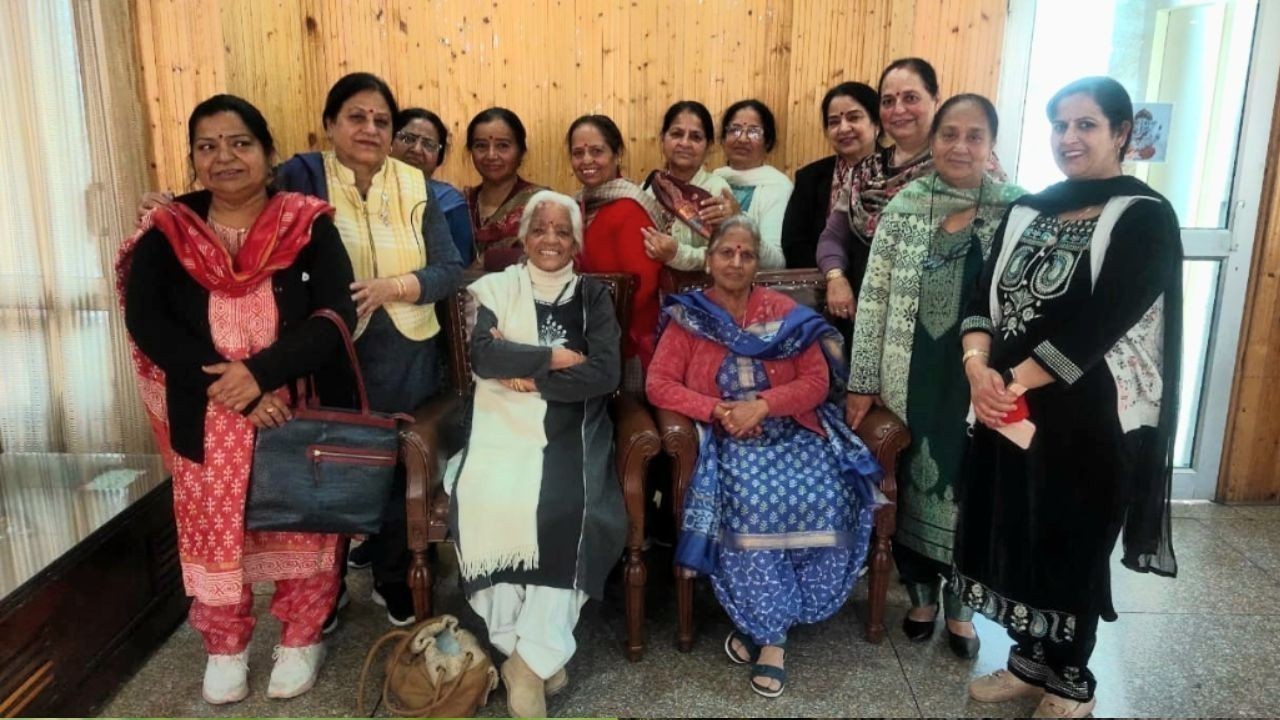 जोगिंदर नगर सिस्टर्स बनीं डरोह की जरूरतमंद सूद फैमिली का सहारा, सूद सभा पालमपुर के जरिए पहुंचाई मदद