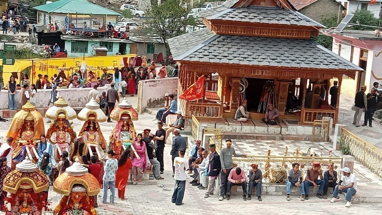 वाद्ययंत्रों की गूंज से देवमय हुई तीर्थन घाटी, गुशैनी में ब्रेलंगा मेले की धूम