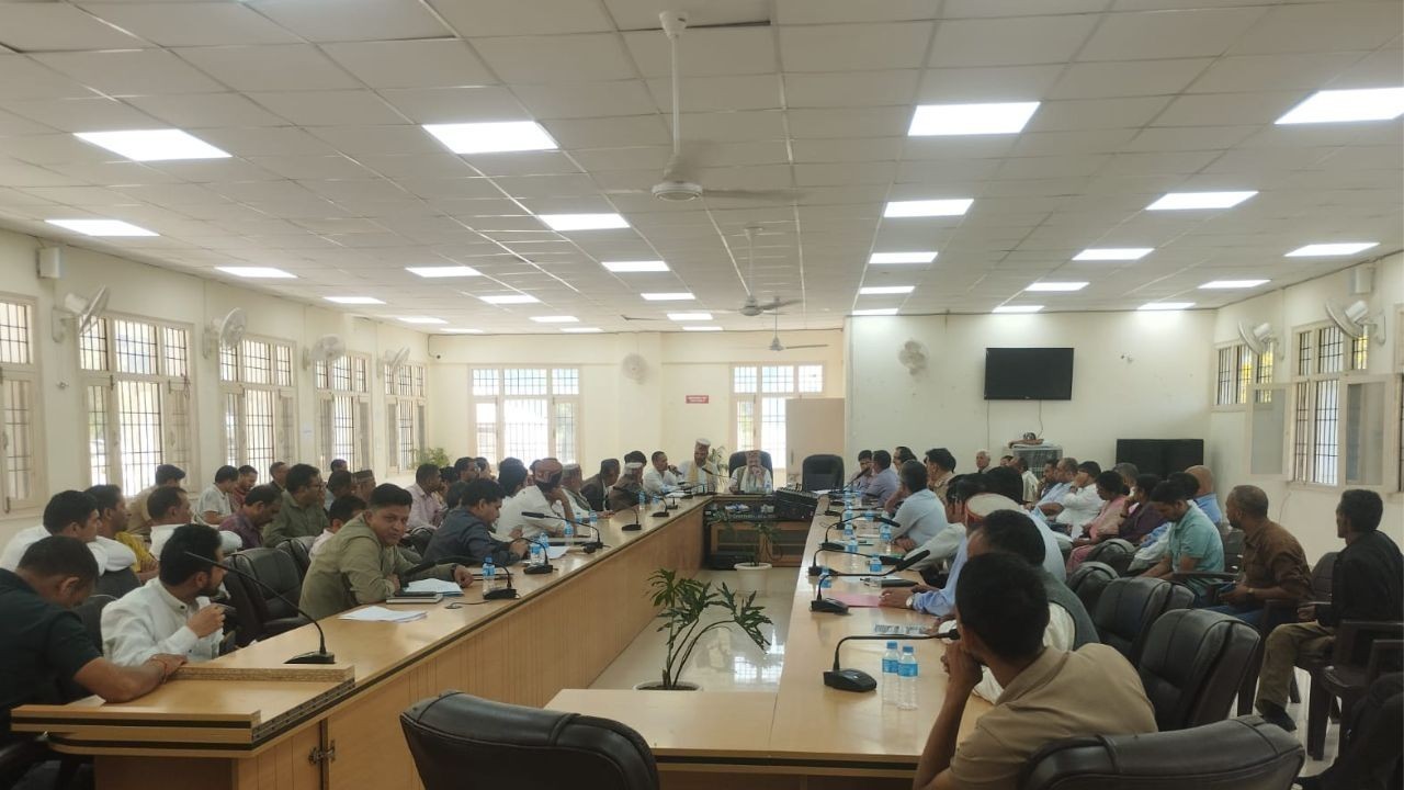 तीर्थन घाटी में सड़क, बिजली और शिक्षा के मुद्दे 20 सूत्री समिति की बैठक में उठे