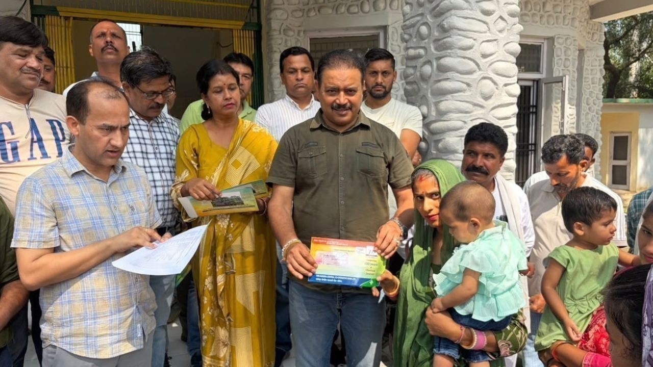 इंदौरा में जरूरतमंद परिवारों को 21 लाख की सहायता, बेटियों को भी आर्थिक संबल
