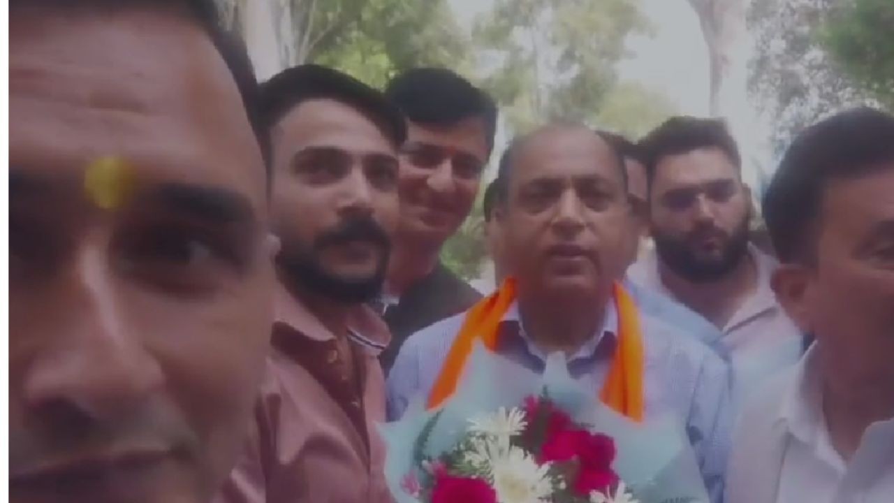 औद्योगिक क्षेत्र में जेब भरने के चक्कर में रोजगार और निवेश खत्म कर रही सरकार: जयराम ठाकुर