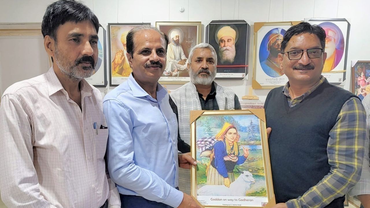 सोभा सिंह की कलाकृतियां मानवता की अमूल्य धरोहर, आंद्रेटा आर्ट गैलरी पहुंचे शिक्षा निदेशक आशीष कोहली
