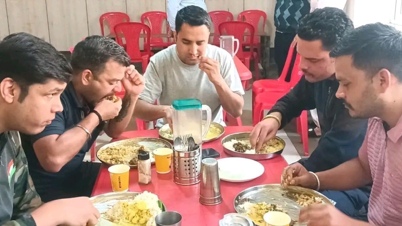 मंडी की आरती ने स्वयं सहायता समूह से बदली जिंदगी, थुनाग में कैंटीन चलाकर कमा रहीं 15 हजार रुपये