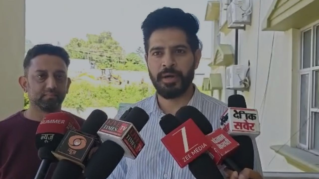 हमीरपुर में वकीलों को मिलेगी पार्किंग की राहत, 25 अतिरिक्त गाड़ियों के लिए सुधार कार्य शुरू