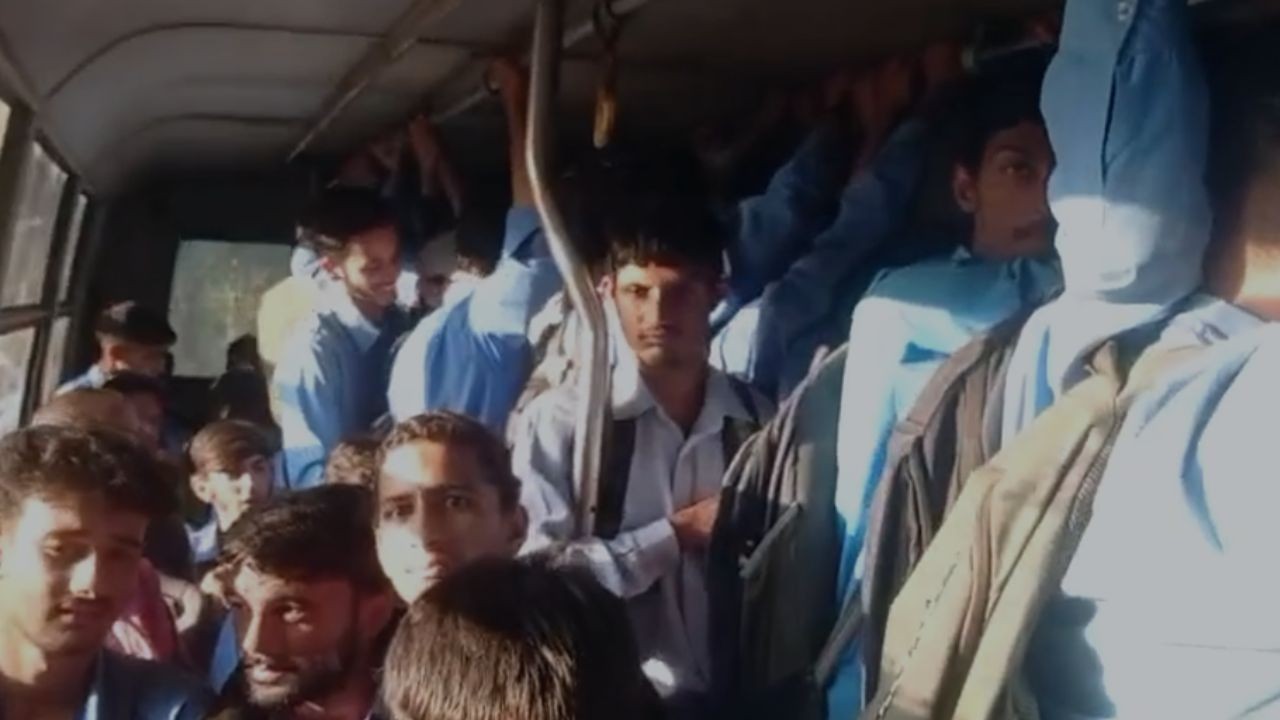 पपलोग से सरकाघाट जाने वाली बस में ओवरलोडिंग का आरोप, छात्रों की सुरक्षा पर चिंता