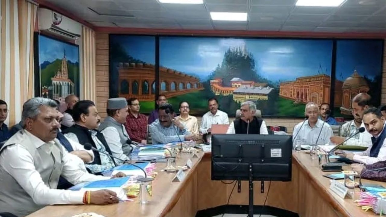 हमीरपुर में ऑडिट पैरा निपटाने के निर्देश, 31 दिसंबर तक रिपोर्ट मांगी: संजय रत्न
