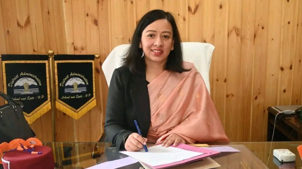 निवेदिता नेगी ने संभाला लाहौल-स्पीति के उपायुक्त का कार्यभार, जनकल्याणकारी योजनाओं को समय पर पहुंचाना प्राथमिकता